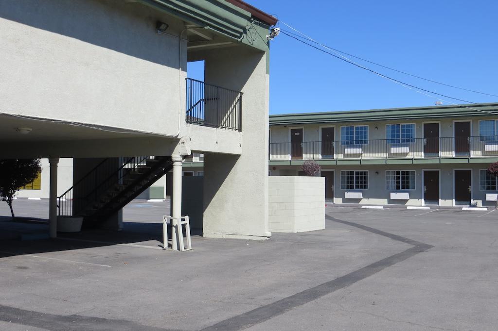 American Inn Stockton Exterior photo
